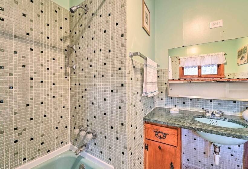 Old Time Catskill Mtn Retreat, Handcrafted Cabin!