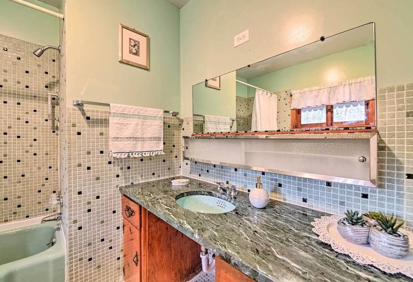 Old Time Catskill Mtn Retreat, Handcrafted Cabin!