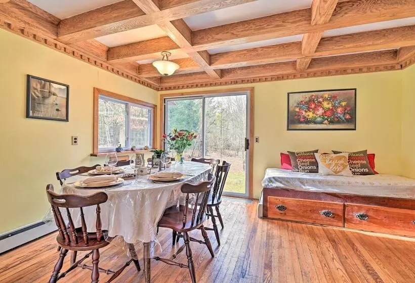 Old Time Catskill Mtn Retreat, Handcrafted Cabin!