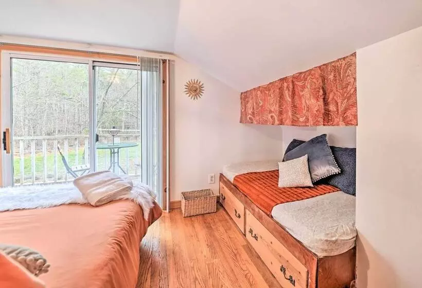 Old Time Catskill Mtn Retreat, Handcrafted Cabin!