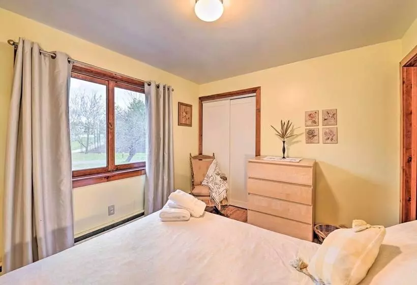 Old Time Catskill Mtn Retreat, Handcrafted Cabin!