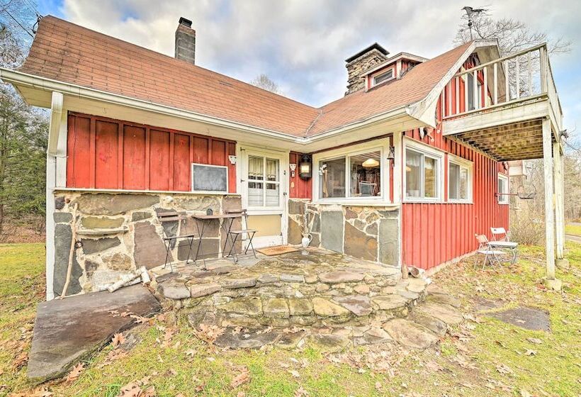 Old Time Catskill Mtn Retreat, Handcrafted Cabin!