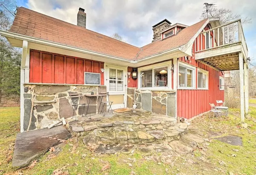 Old Time Catskill Mtn Retreat, Handcrafted Cabin!