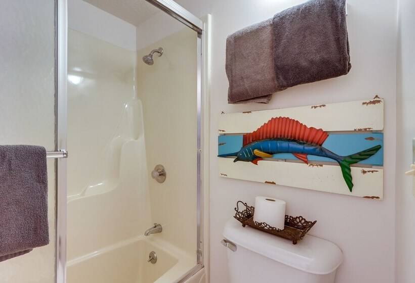 Osage Beach Home: Screened Porch, Resort Amenities