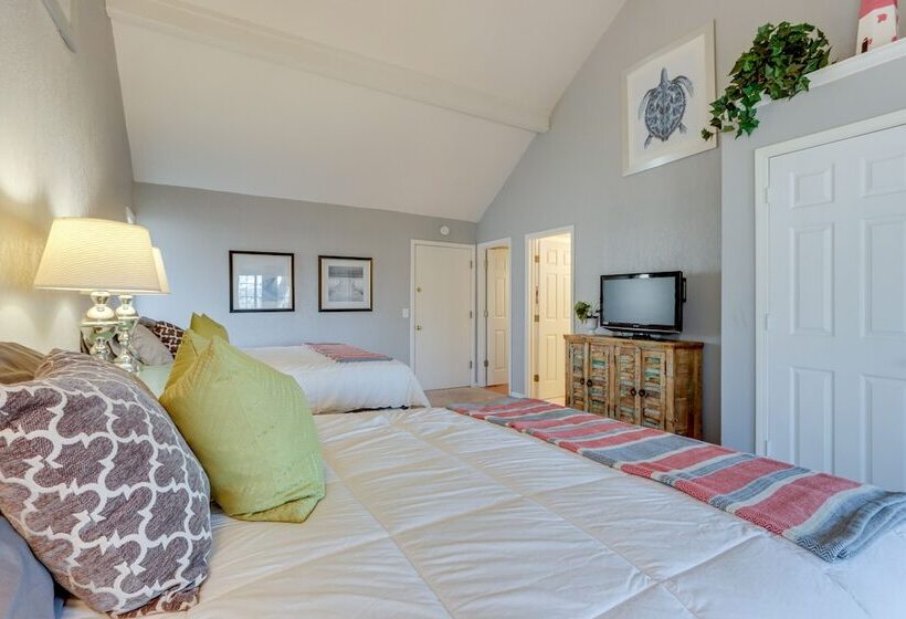 Osage Beach Home: Screened Porch, Resort Amenities