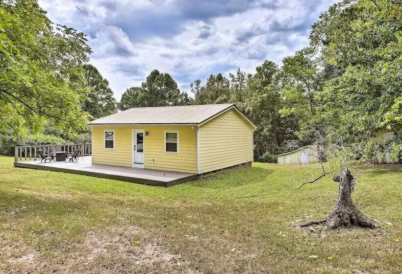 Peaceful Gainesboro Retreat W/ Deck & Yard!