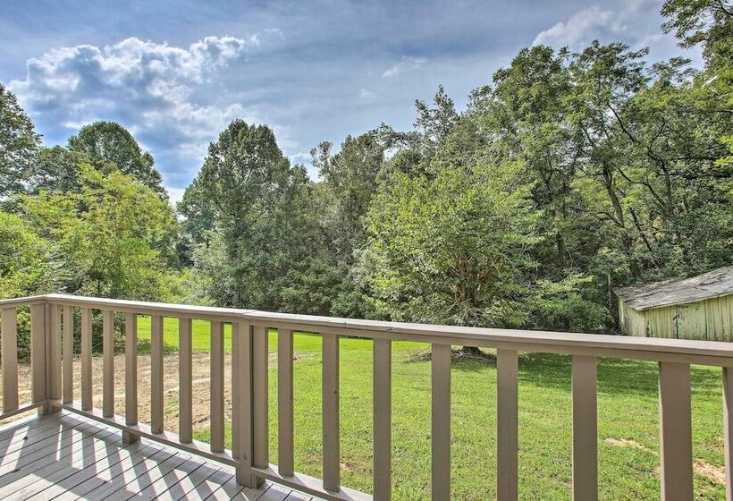 Peaceful Gainesboro Retreat W/ Deck & Yard!