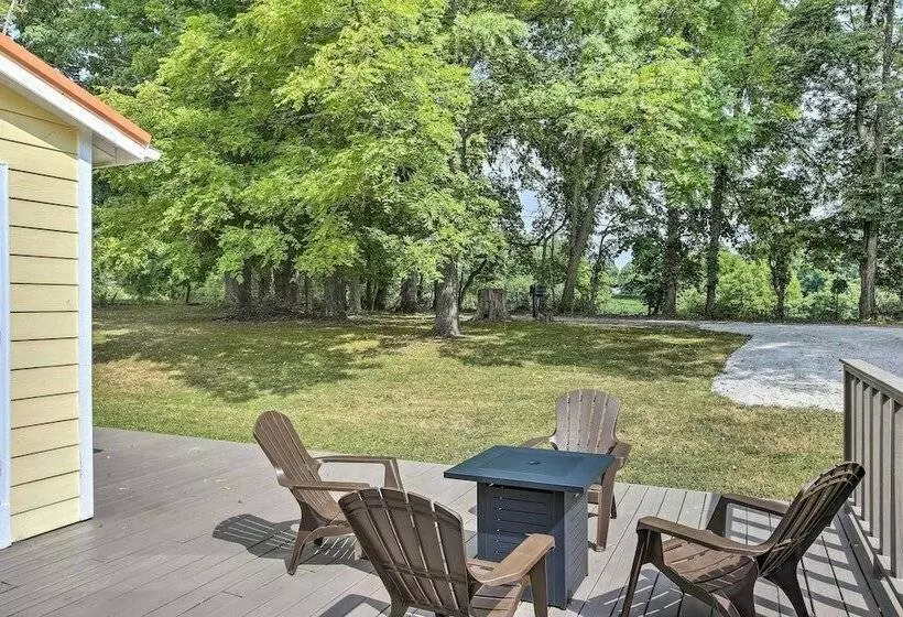 Peaceful Gainesboro Retreat W/ Deck & Yard!