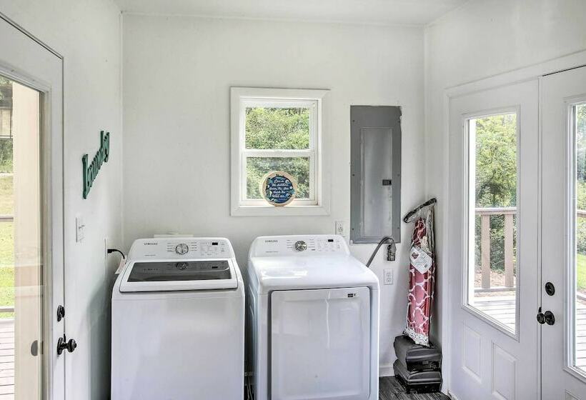 Peaceful Gainesboro Retreat W/ Deck & Yard!