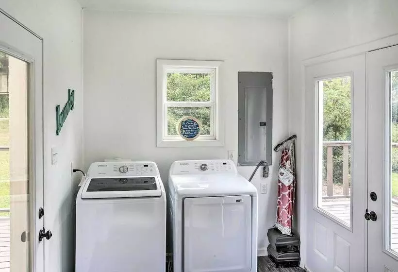 Peaceful Gainesboro Retreat W/ Deck & Yard!