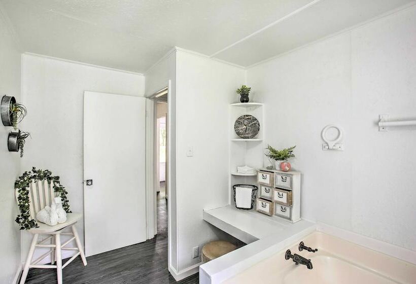 Peaceful Gainesboro Retreat W/ Deck & Yard!