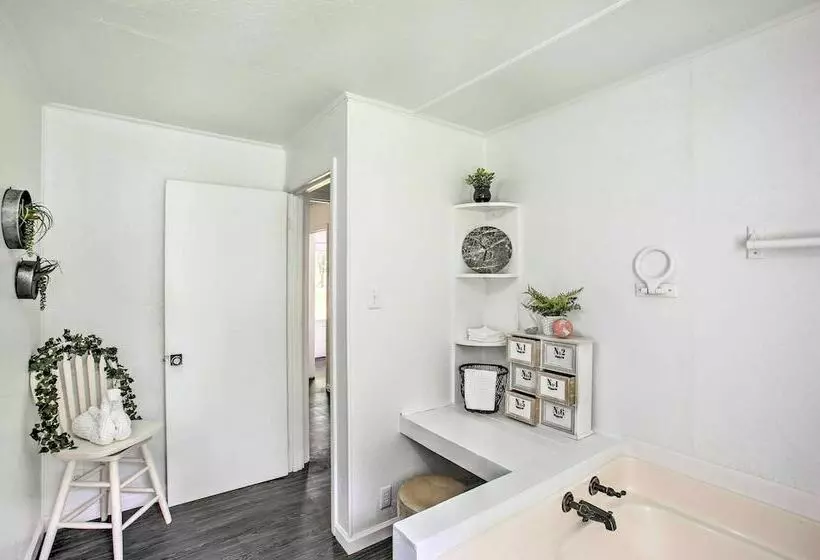 Peaceful Gainesboro Retreat W/ Deck & Yard!