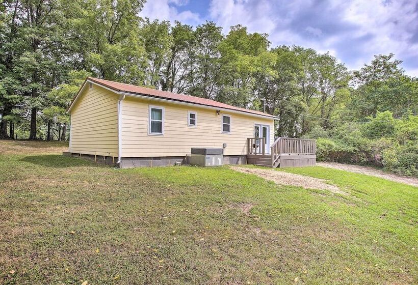 Peaceful Gainesboro Retreat W/ Deck & Yard!