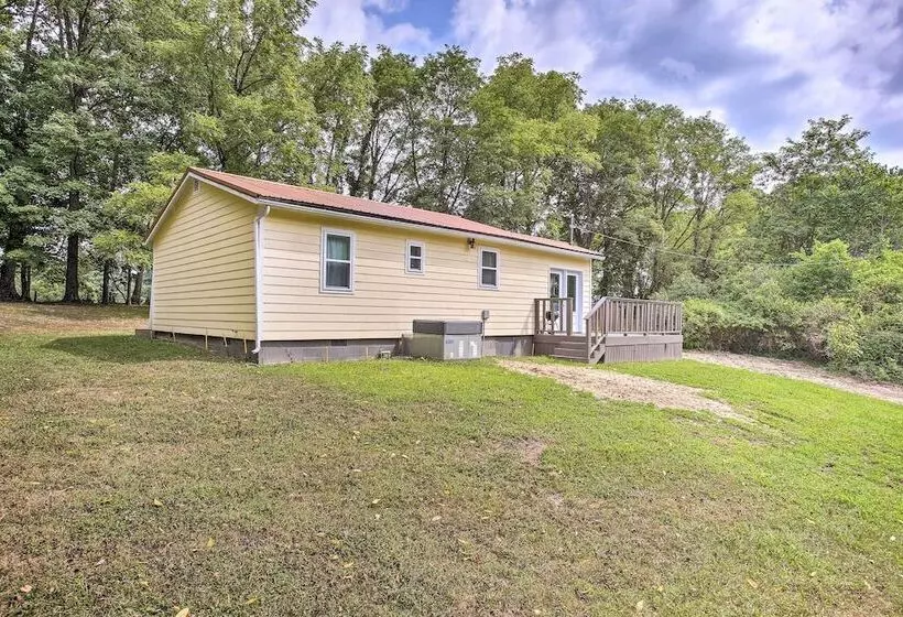 Peaceful Gainesboro Retreat W/ Deck & Yard!