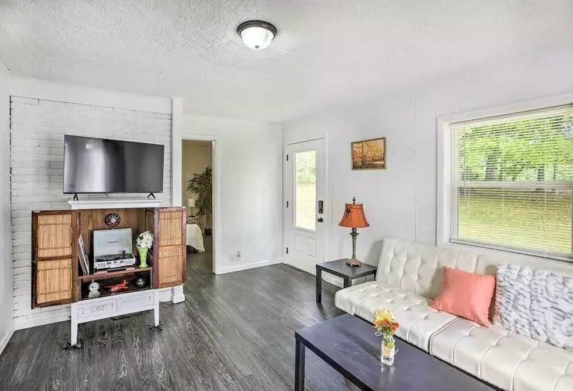 Peaceful Gainesboro Retreat W/ Deck & Yard!