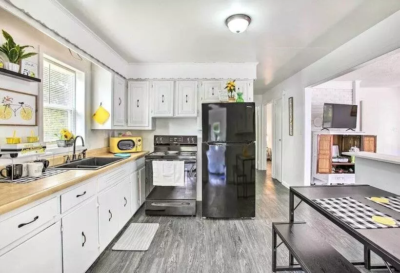 Peaceful Gainesboro Retreat W/ Deck & Yard!