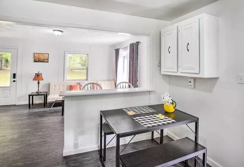 Peaceful Gainesboro Retreat W/ Deck & Yard!