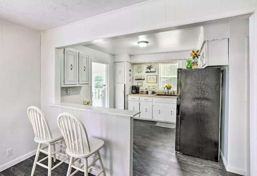 Peaceful Gainesboro Retreat W/ Deck & Yard!