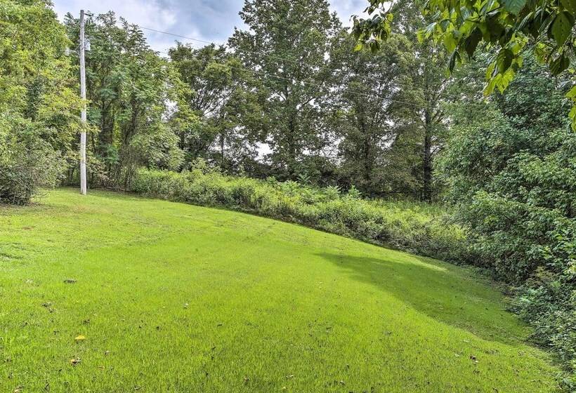 Peaceful Gainesboro Retreat W/ Deck & Yard!