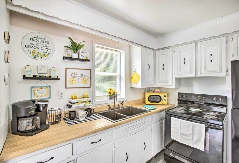 Peaceful Gainesboro Retreat W/ Deck & Yard!