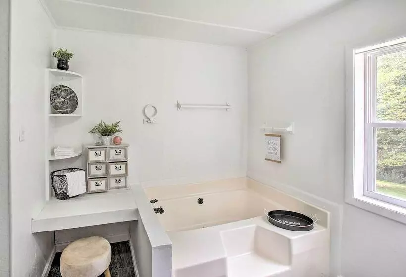 Peaceful Gainesboro Retreat W/ Deck & Yard!