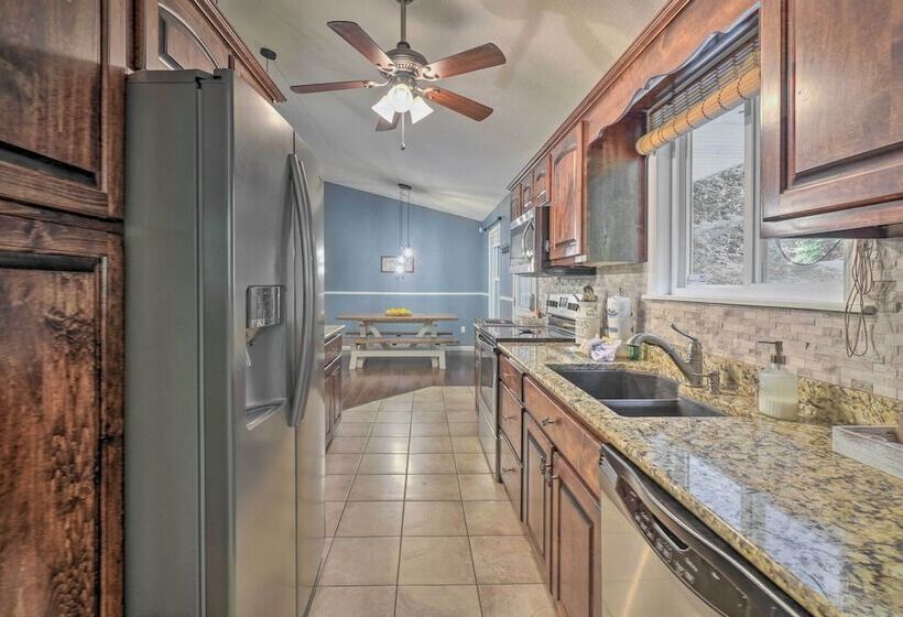 Peaceful Sevierville Home W/ Private Hot Tub!