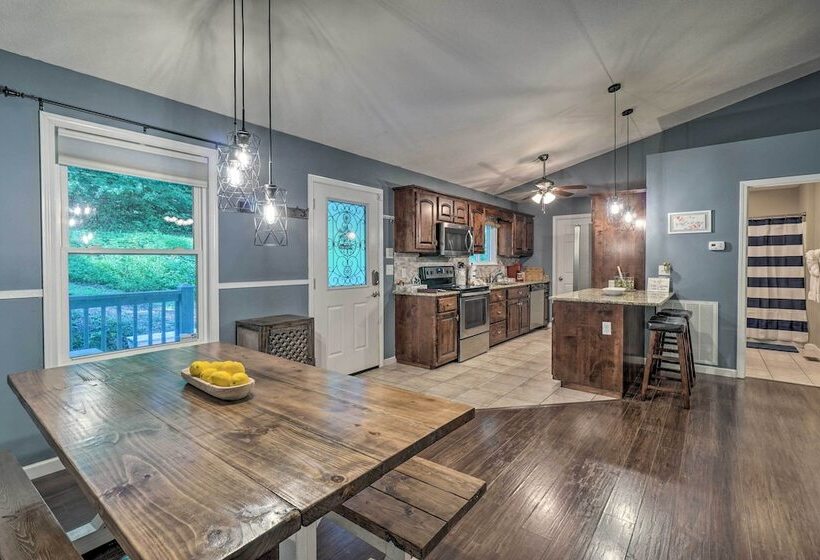 Peaceful Sevierville Home W/ Private Hot Tub!