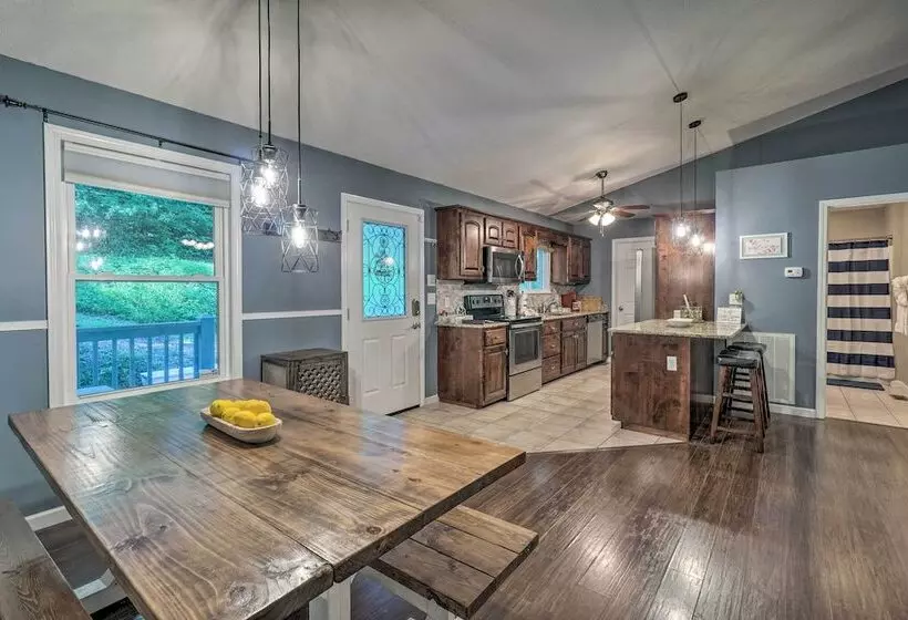 Peaceful Sevierville Home W/ Private Hot Tub!