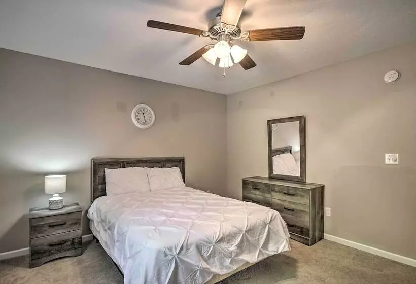 Peaceful Sevierville Home W/ Private Hot Tub!