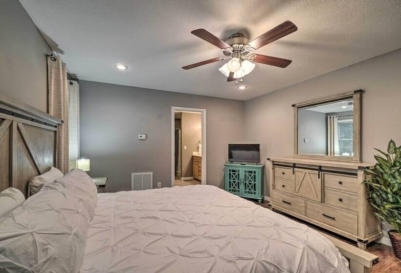 Peaceful Sevierville Home W/ Private Hot Tub!