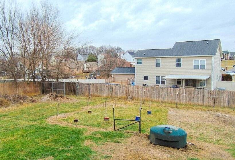 Pet Friendly Clarksville Home W/ Backyard!