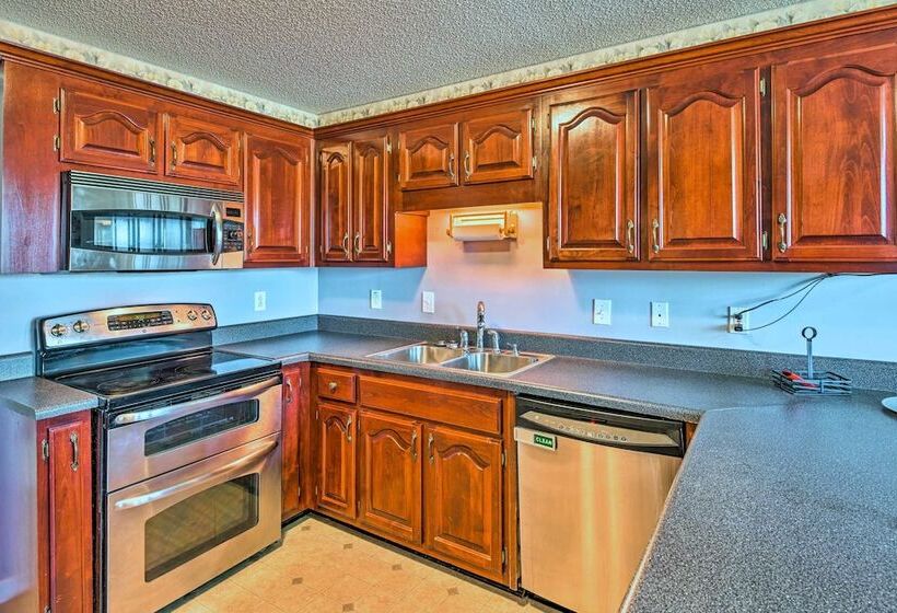 Pet Friendly Clarksville Home W/ Backyard!