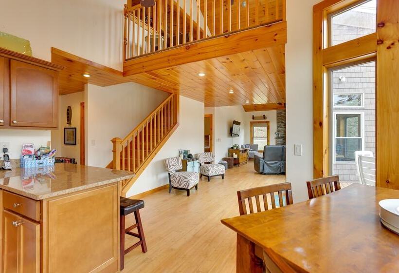 Pet Friendly Hancock Home On The Delaware River!