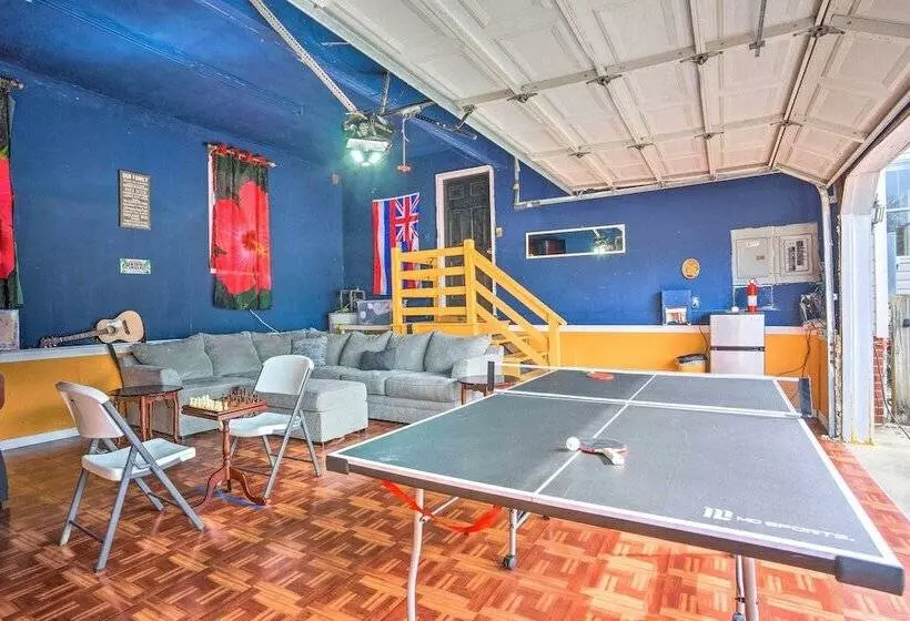 Richmond Area Home W/ Game Room & Patio!