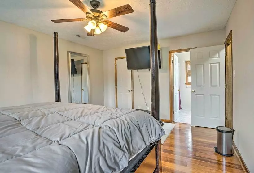 Richmond Area Home W/ Game Room & Patio!