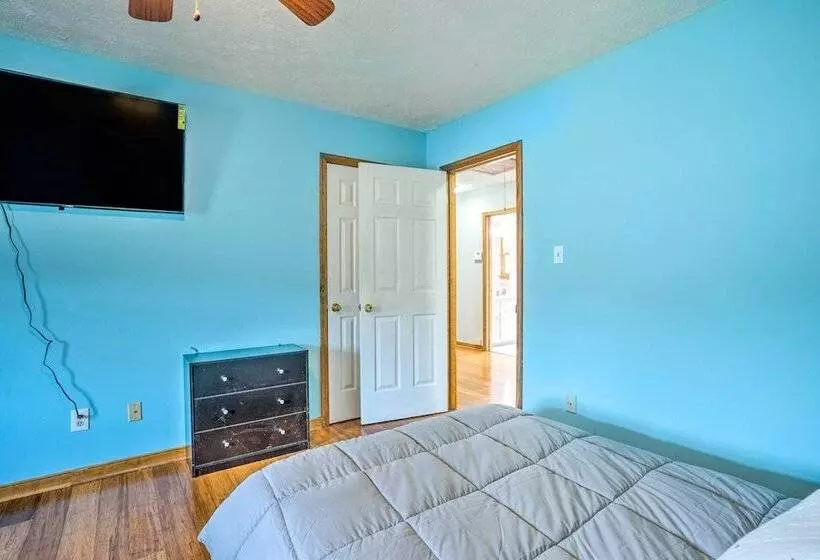 Richmond Area Home W/ Game Room & Patio!