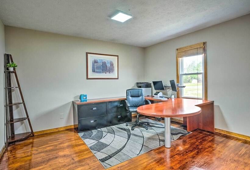 Richmond Area Home W/ Game Room & Patio!