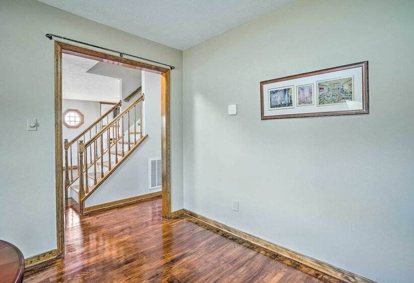 Richmond Area Home W/ Game Room & Patio!