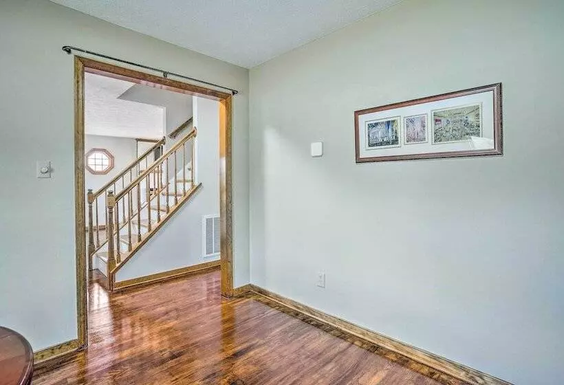 Richmond Area Home W/ Game Room & Patio!