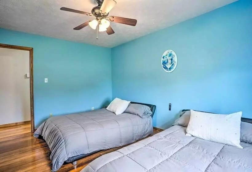 Richmond Area Home W/ Game Room & Patio!