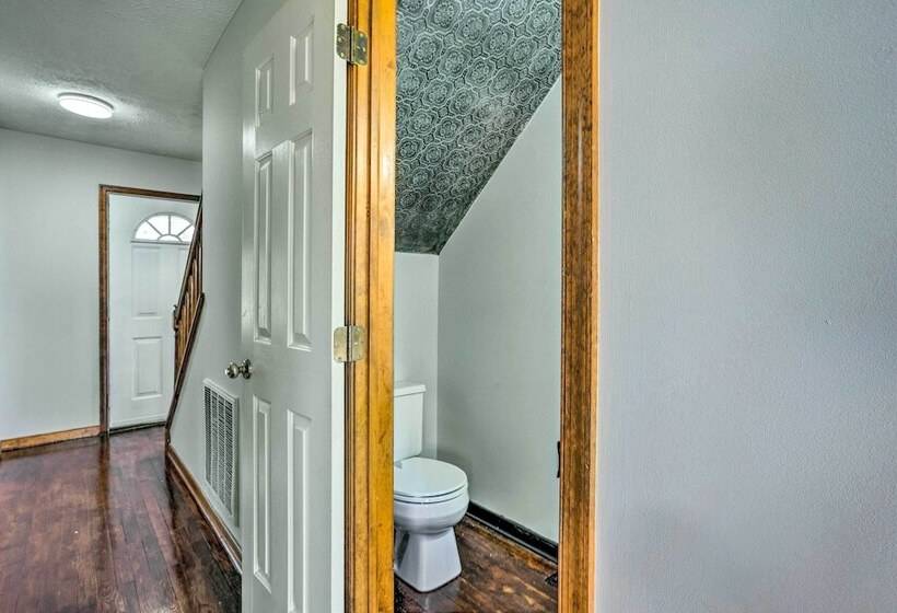 Richmond Area Home W/ Game Room & Patio!