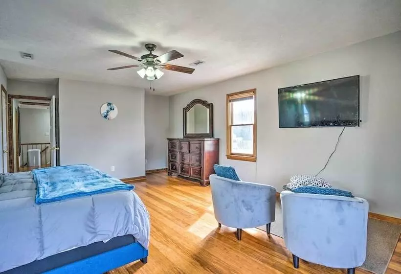 Richmond Area Home W/ Game Room & Patio!