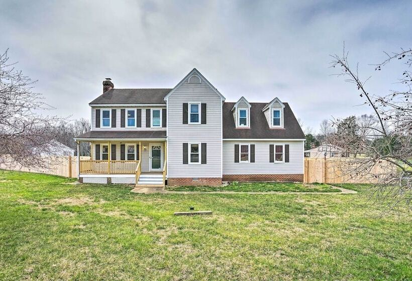 Richmond Area Home W/ Game Room & Patio!