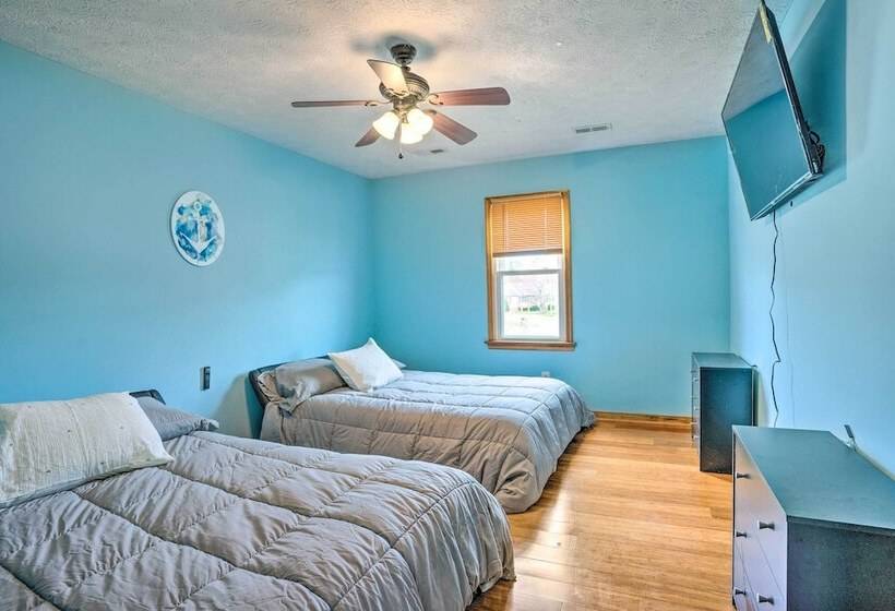 Richmond Area Home W/ Game Room & Patio!