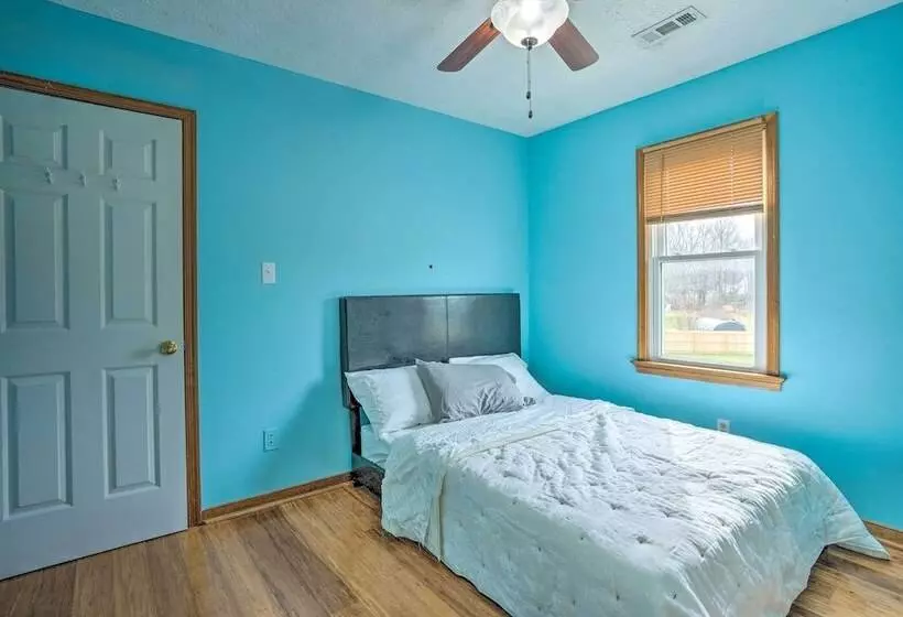 Richmond Area Home W/ Game Room & Patio!