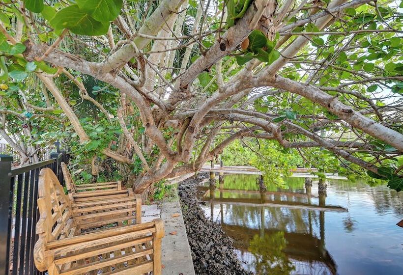 Pet Friendly Waterfront Home   2 Mi To Beach!