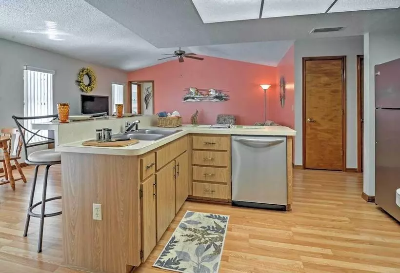 Pristine Spring Hill House W/ Private Pool & Lanai