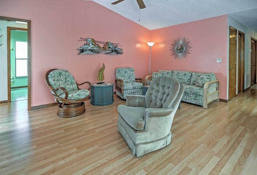 Pristine Spring Hill House W/ Private Pool & Lanai