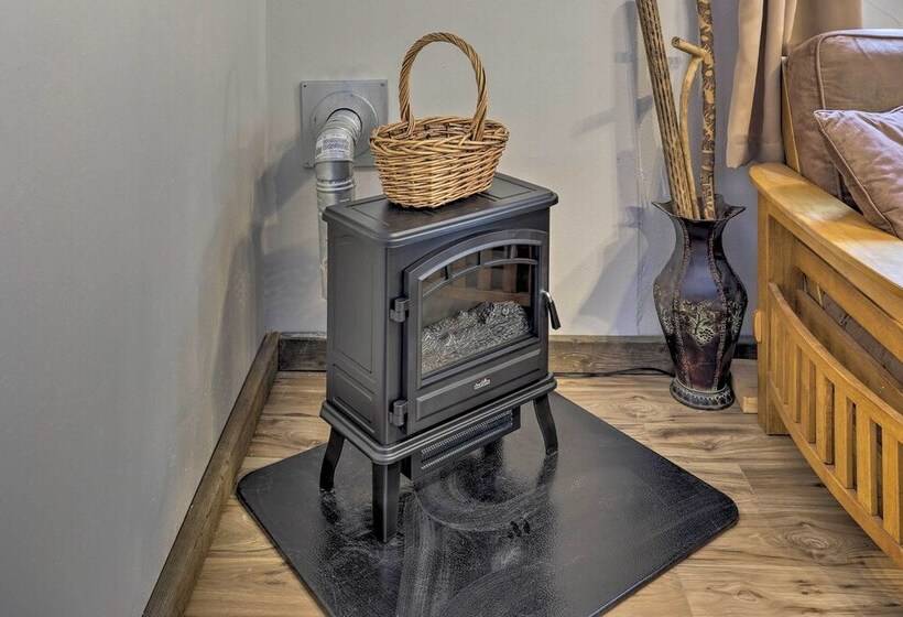 Private Cascade Cabin With Hot Tub & Fire Pit!