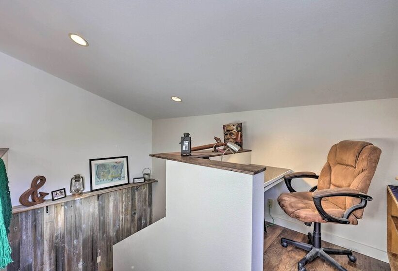 Private Cascade Cabin With Hot Tub & Fire Pit!